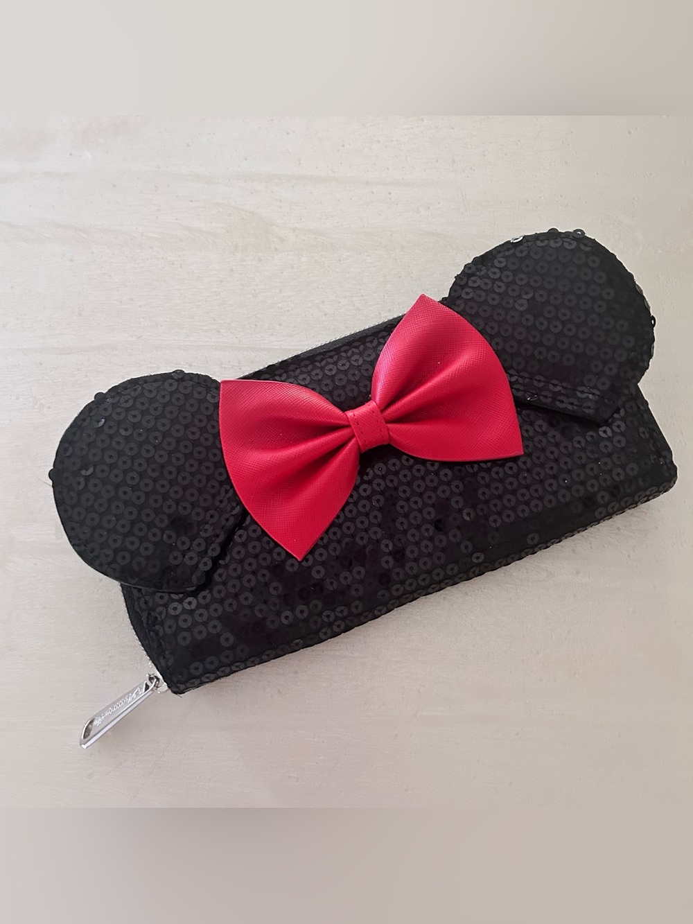 Loungefly Disney Minnie Mouse sequin wallet